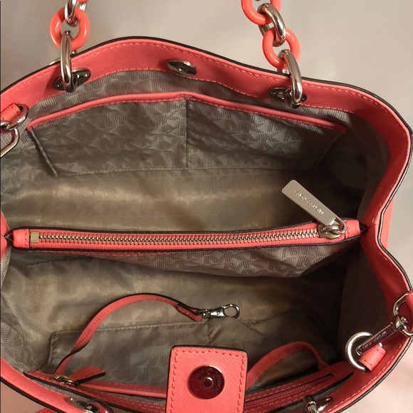 Beautiful authentic EUC MICHAEL Kors purse - Picture 5 of 8